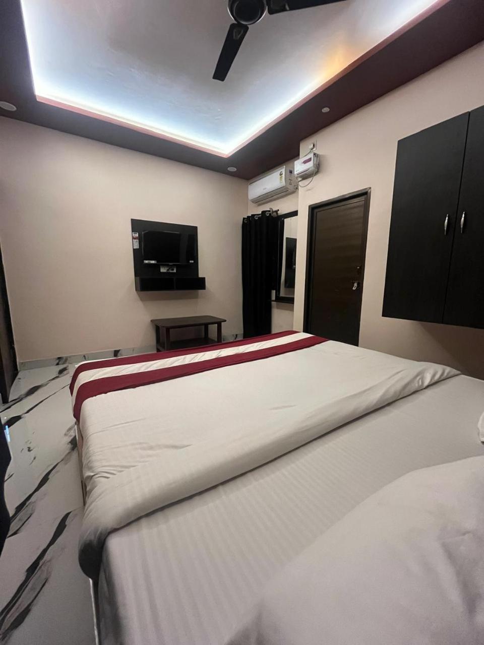 Hotel Shiv Mangalam Near Kashi Vishwanath Tample Varanasi Esterno foto